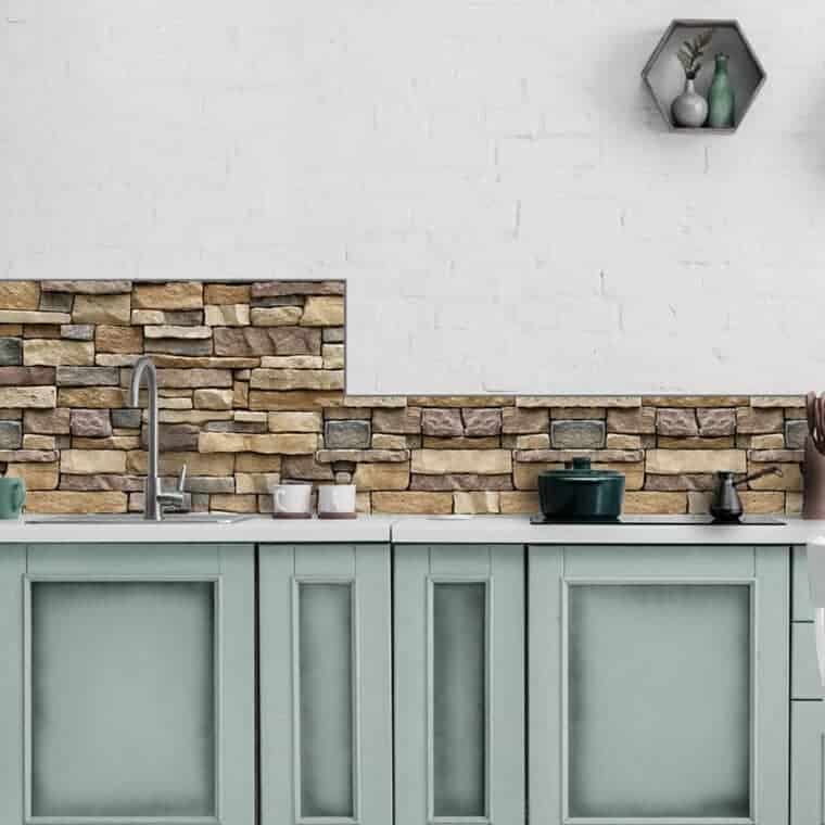 Πάνελ και μπορντούρες αλουμινίου για προστασία τοίχου πίσω από εστίες κουζίνας