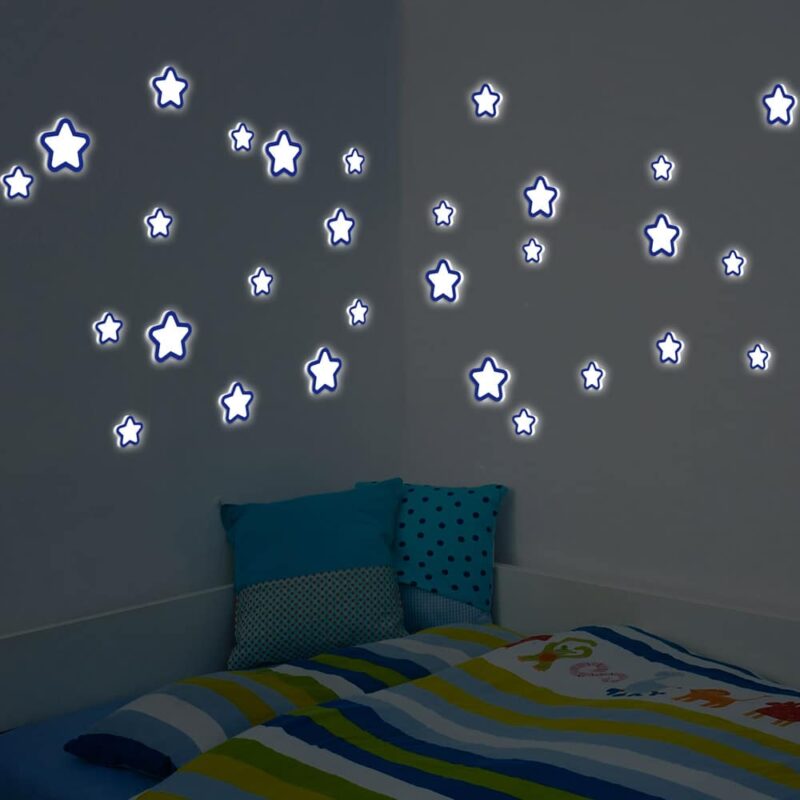 Glow Star φωσφορίζοντα τοίχου M με 30 λευκά και μπλε αστέρια σε παιδικό δωμάτιο