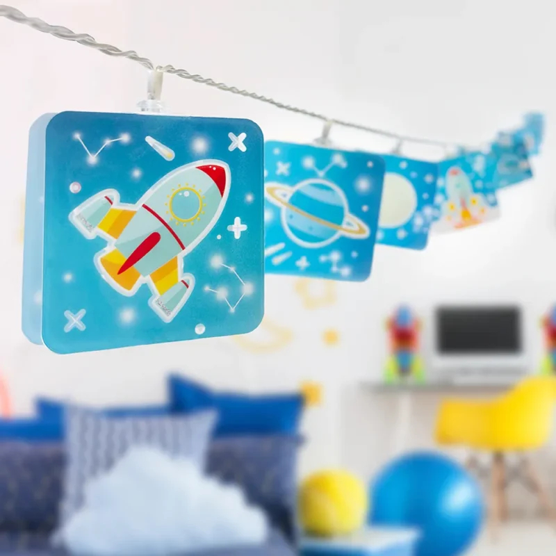 Rocket παιδική γιρλάντα 4 μέτρων με 12 φωτάκια LED σε θέμα διαστήματος